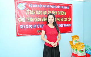 NSƯT Trịnh Kim Chi trao nhà tình thương cho hộ nghèo kịp đón năm 2021
